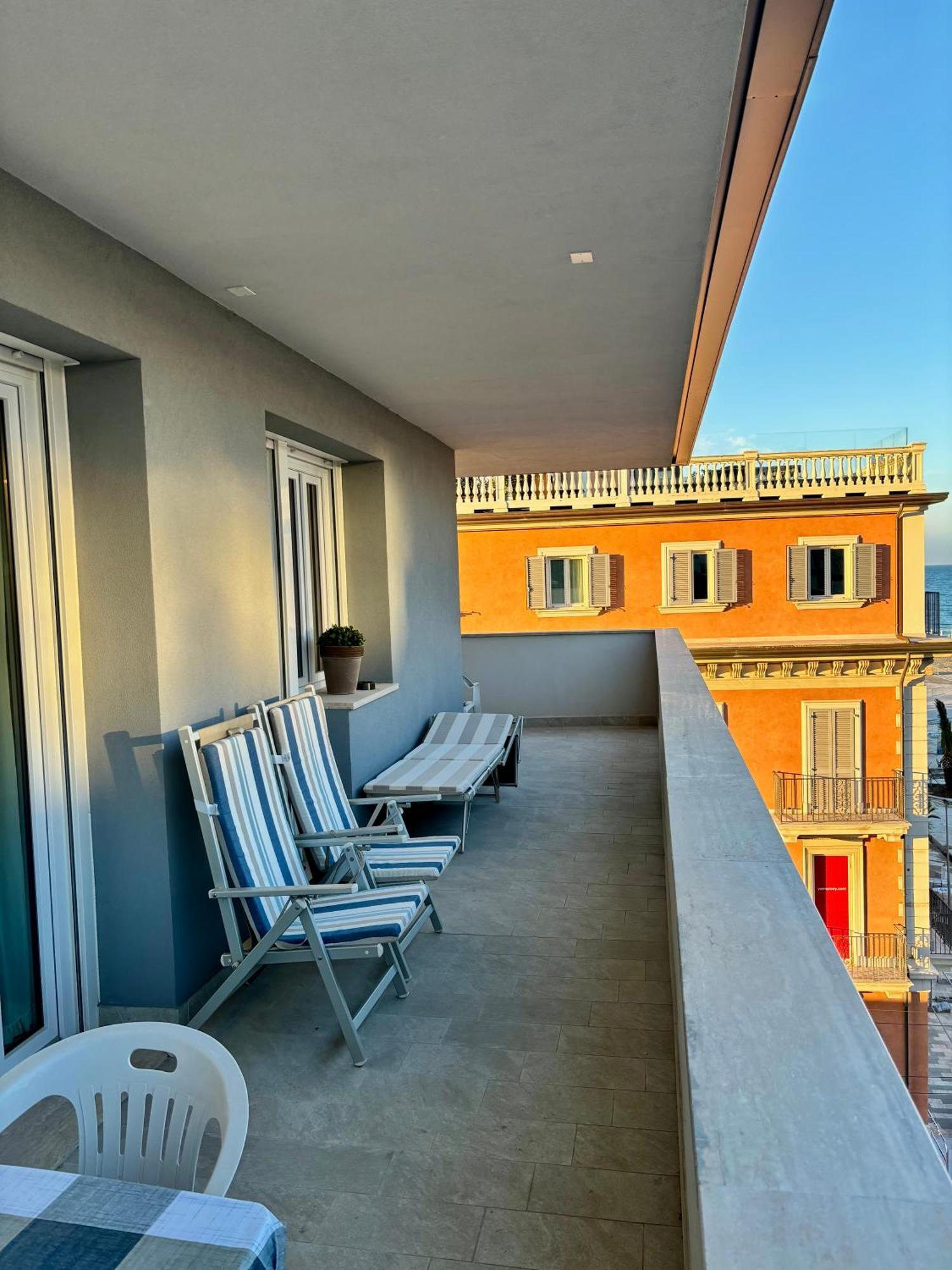 Appartamento Aria Di Mare Su Viale Ceccarini